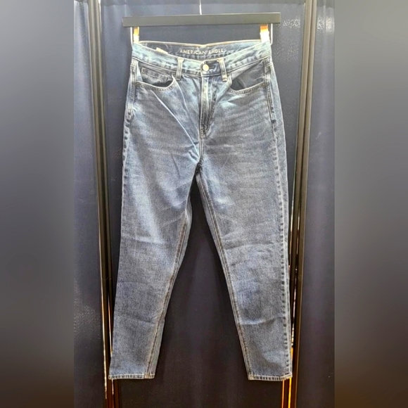 American Eagle Mom Jean - Picture 1 of 5